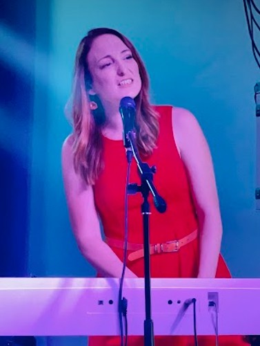 Julie Bourdais — voix et autrice-compositrice